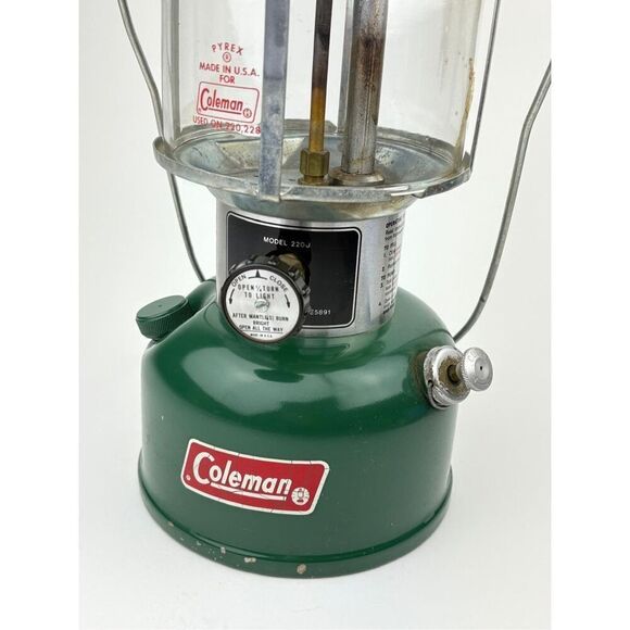Vintage 1978 Coleman Double Mantle Lantern Model 220J - Picture 2 of 7